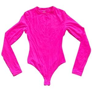 SkimsFits Everybody Longsleeve Crewneck Bodysuit in Fuschia